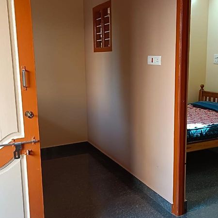 Sathya Guest House Tiruvannāmalai Exteriör bild